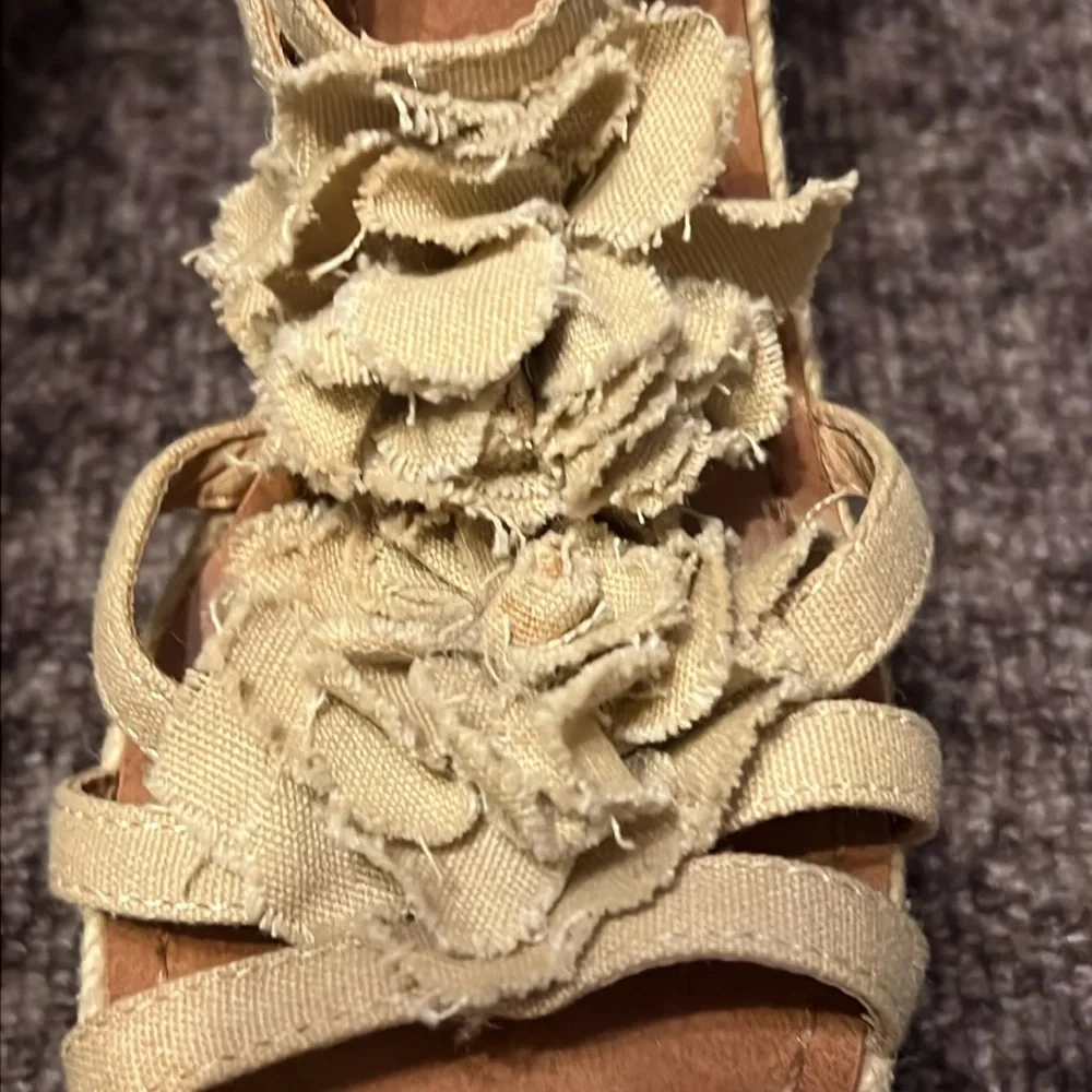 Nine West Sugareel Size 7 wedges camel colored